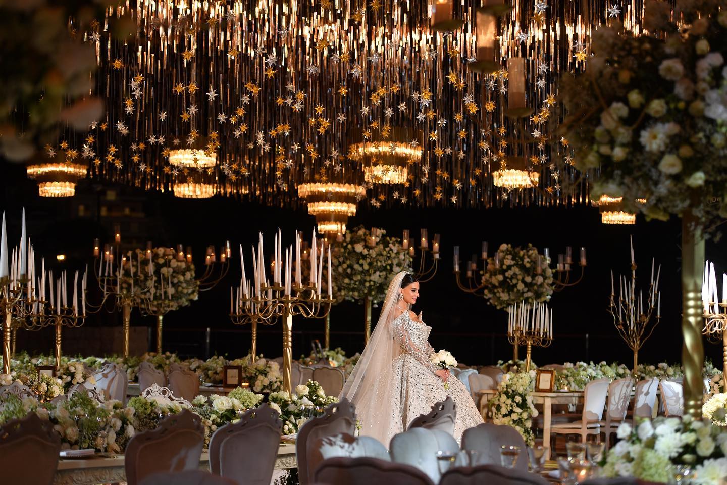إضاءة لافتة وأجواء رومانسية في حفل زفاف ملكة جمال لبنان بيرلا حلو