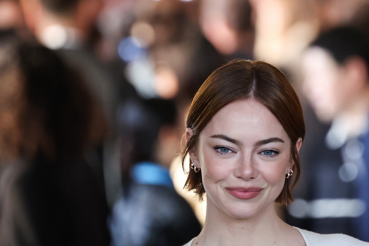 إطلالات إيما ستون عام 2025 نقلة نوعية في عالم الجمال