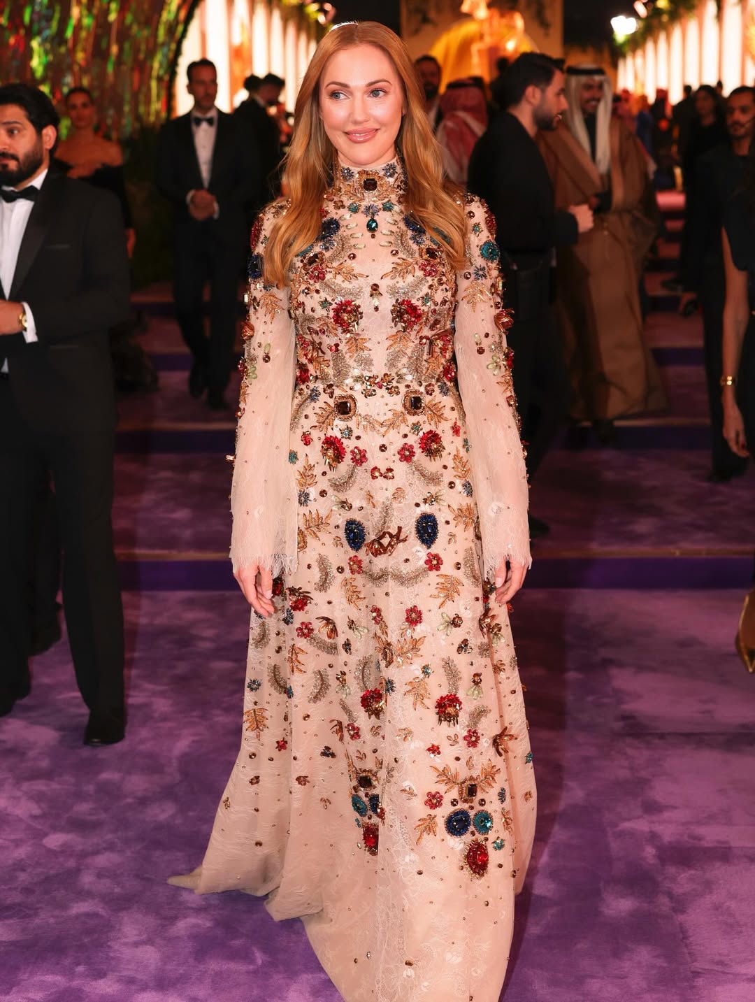 إطلالة  Meryem Uzerliبجمال مشرق وطبيعي