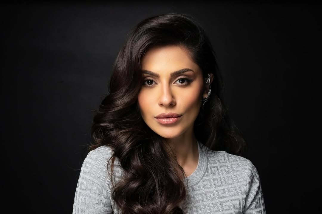 إطلالة إلهام علي برسمات المكياج البني الساحر