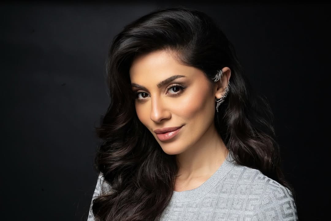 إطلالة إلهام علي برسمات المكياج البني السموكي