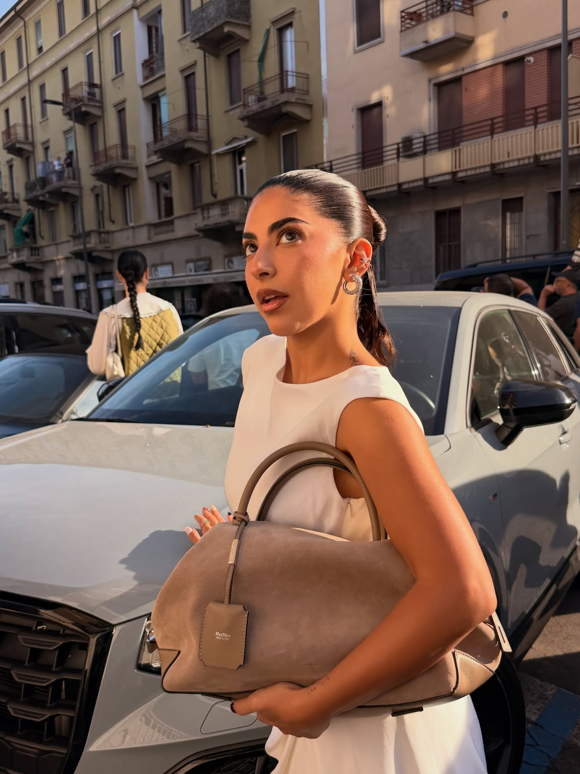 إطلالة الجميلة شوق محمد بالمكياج البني خلال حضورها عرض Max Mara