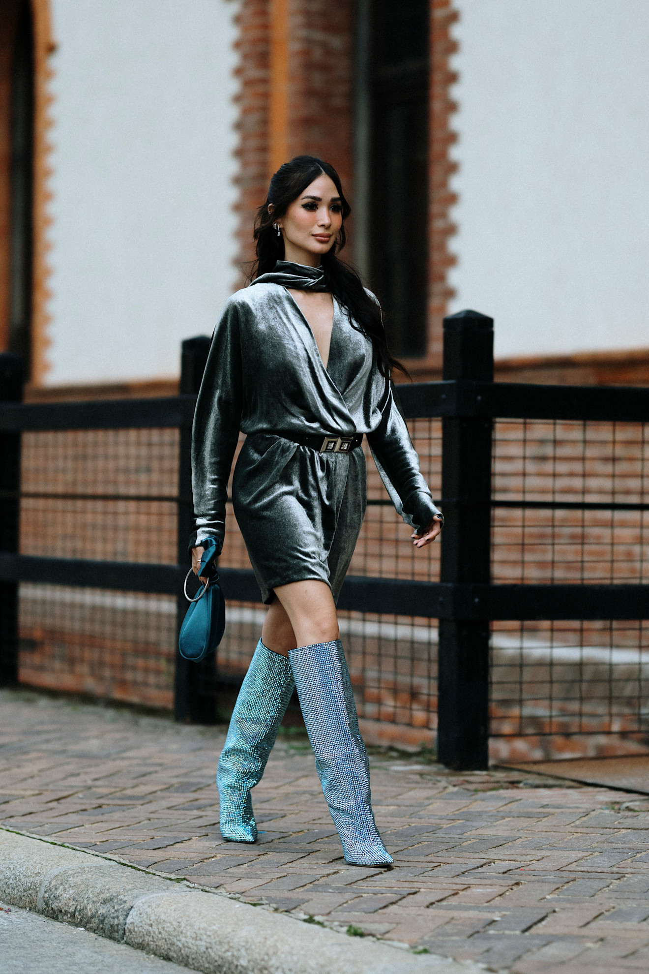 إطلالة بأقمشة مترفة من شوارع ميلان