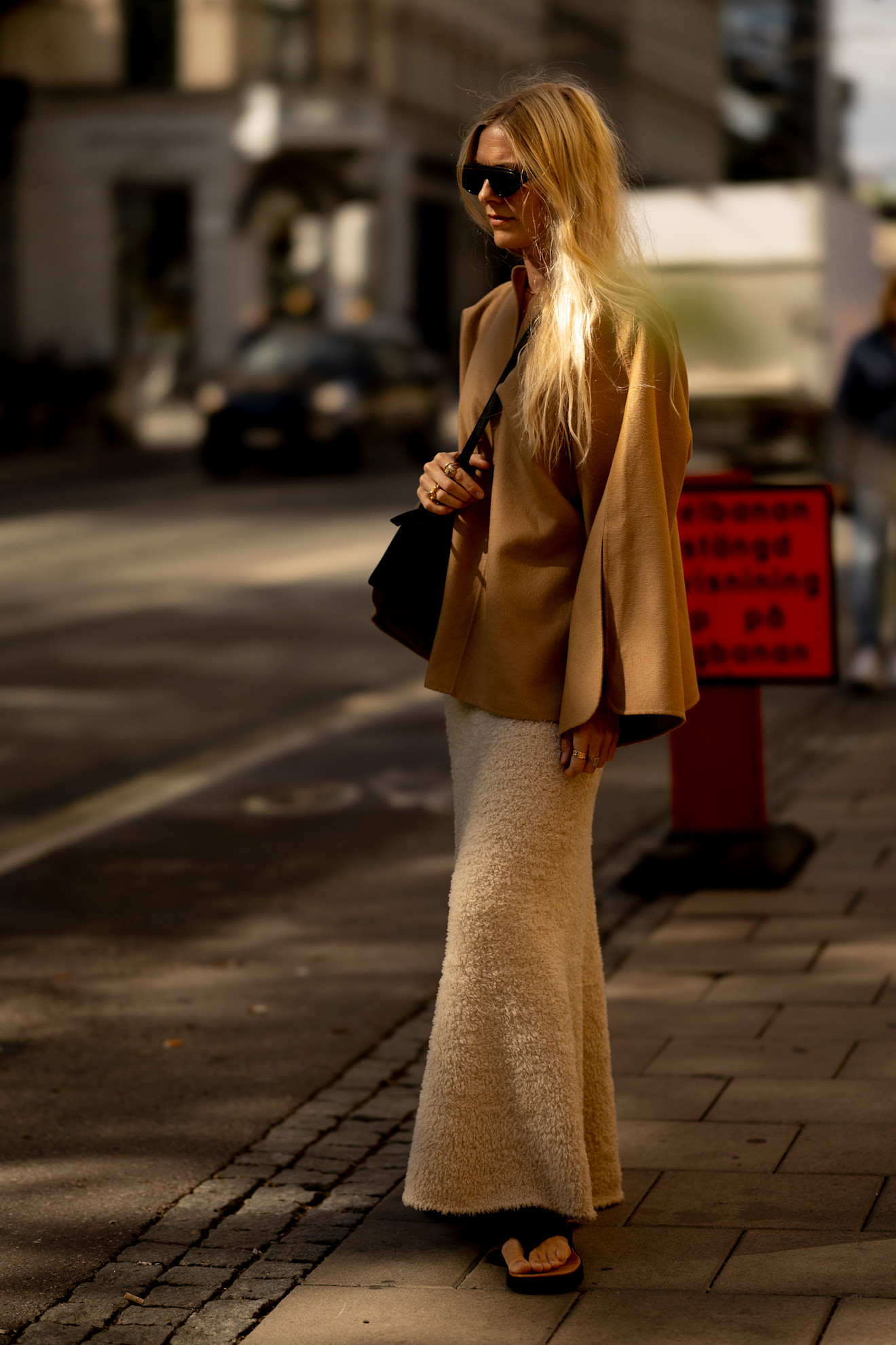 إطلالة بتنورة صوفية من شوارع Stockholm