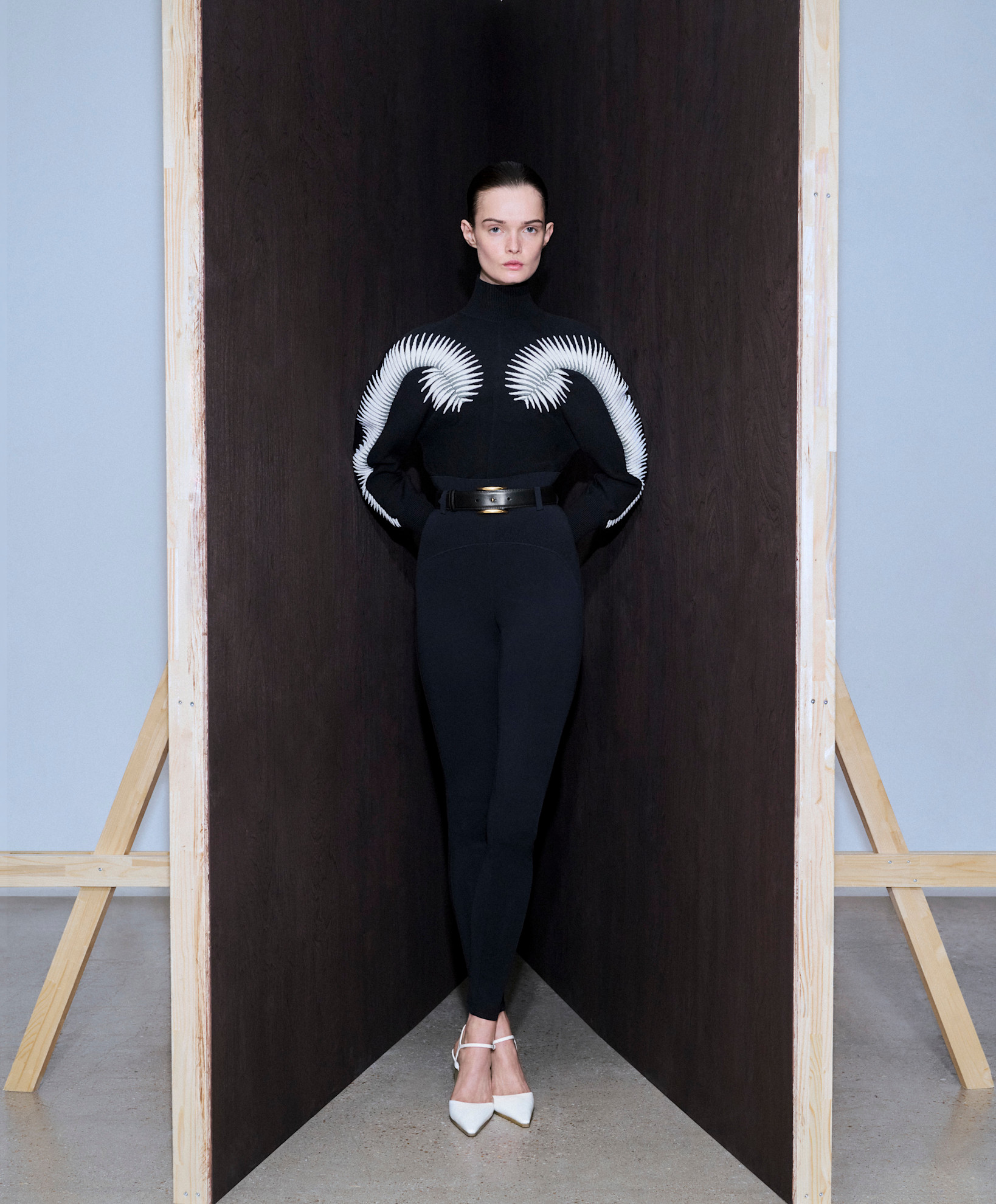 إطلالة بحزام عند خط الخصر من Alaia Resort