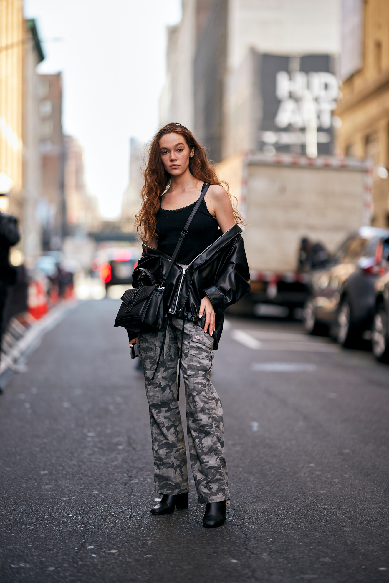 إطلالة بطبعة عسكرية من شوارع New York