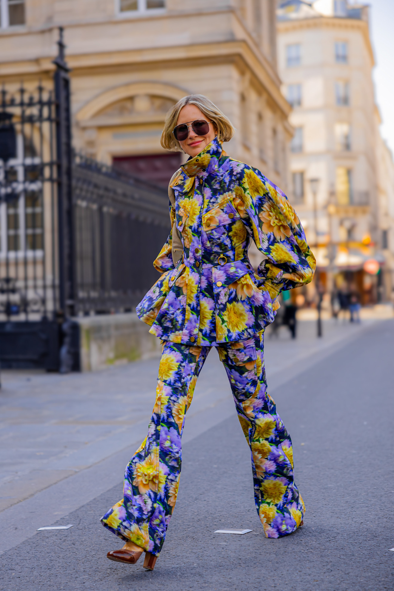 إطلالة بطبعة غير تقليدية من شوارع باريس