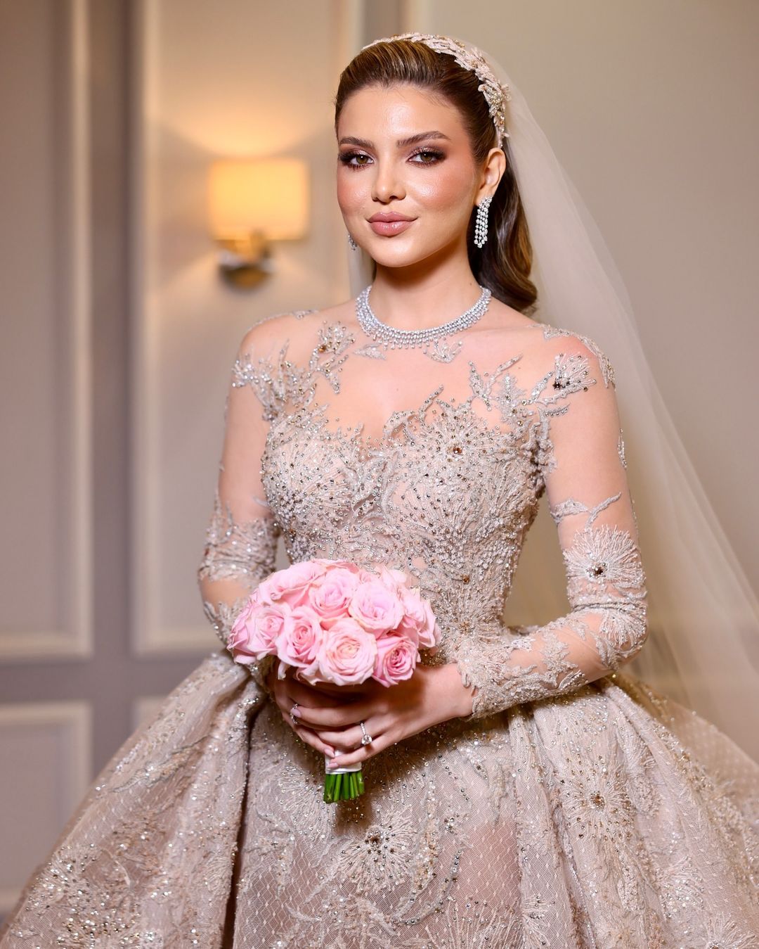 إطلالة جمالية ساحرة بأنامل وسيم مرقص