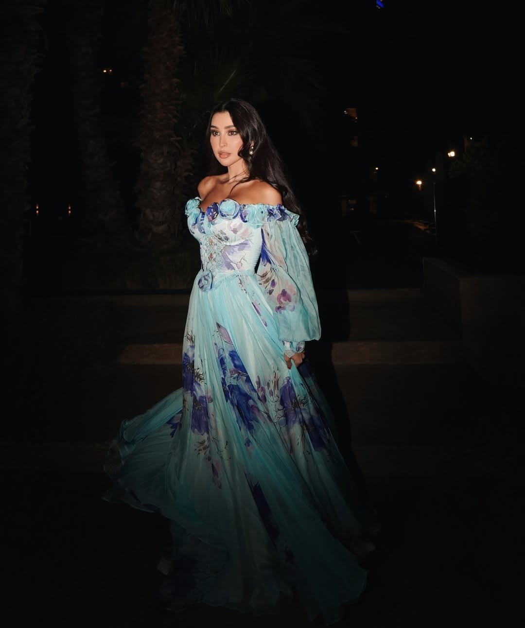 إطلالة جيسي عبدو بفستان ازرق رومانسي