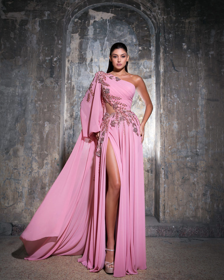 إطلالة خطوبة ساحرة