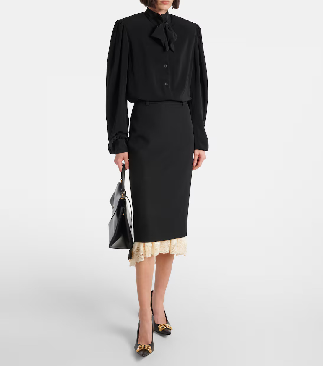 إطلالة راقية للمناسبات من Balenciaga