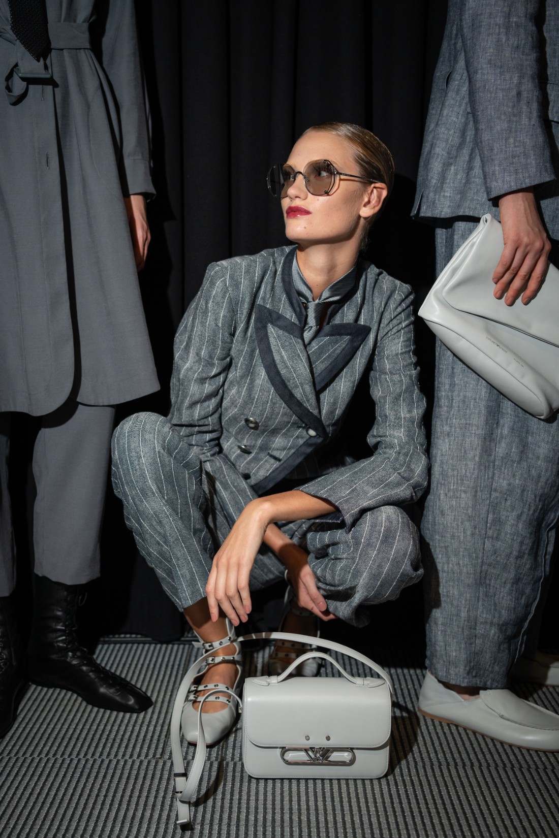 إطلالة رسمية هادئة من Emporio Armani ربيع صيف 2025