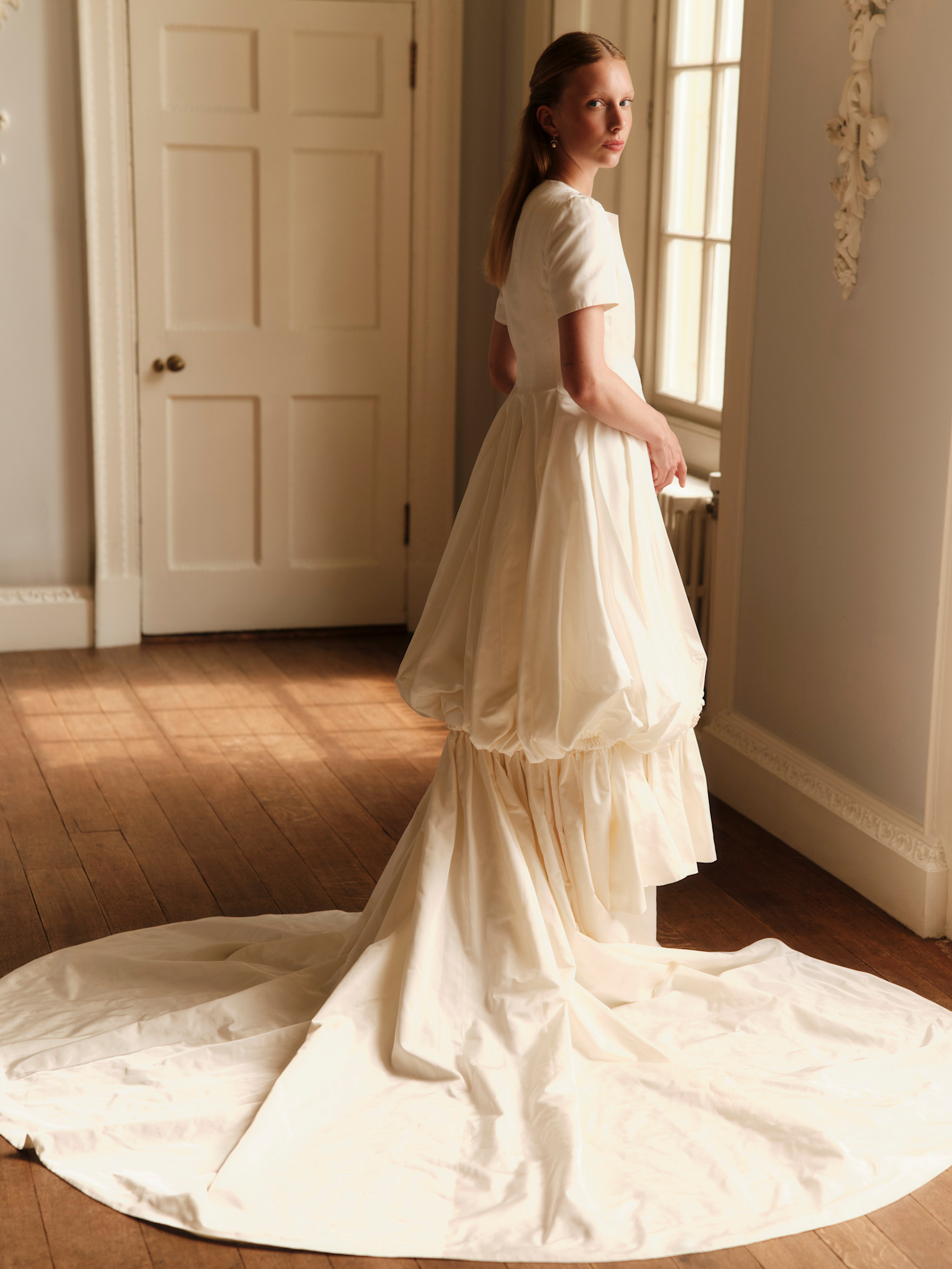 إطلالة زفاف من دار Markarian