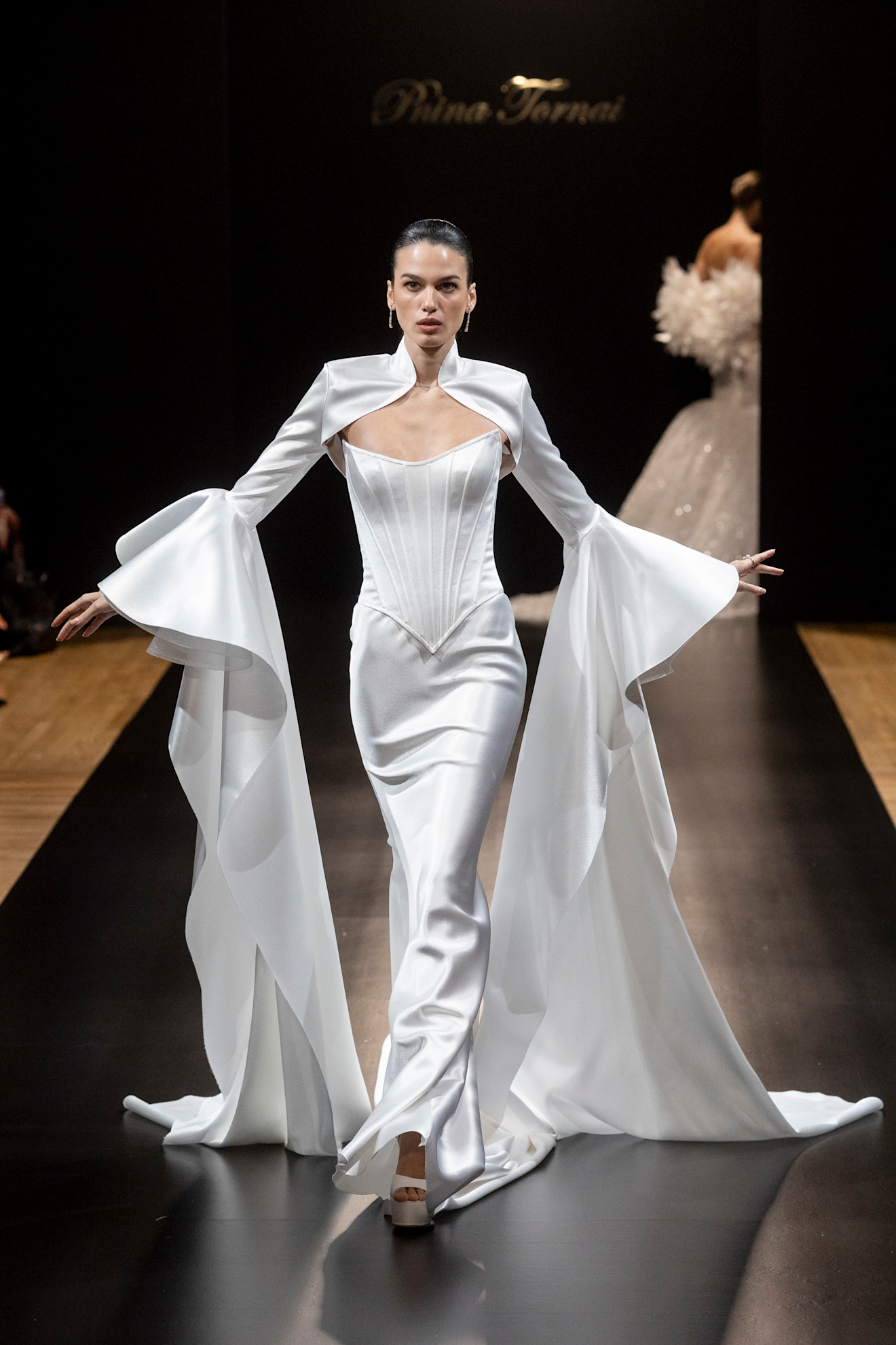 إطلالة زفاف Pnina Tornai