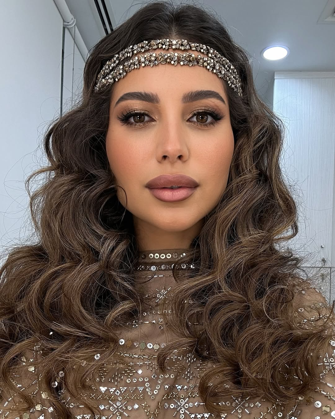 أكسسوارات الجبين تعود بقوة مع سارة مراد