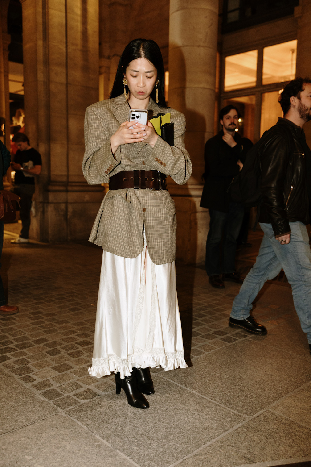 إطلالة شتوية من شوارع باريس