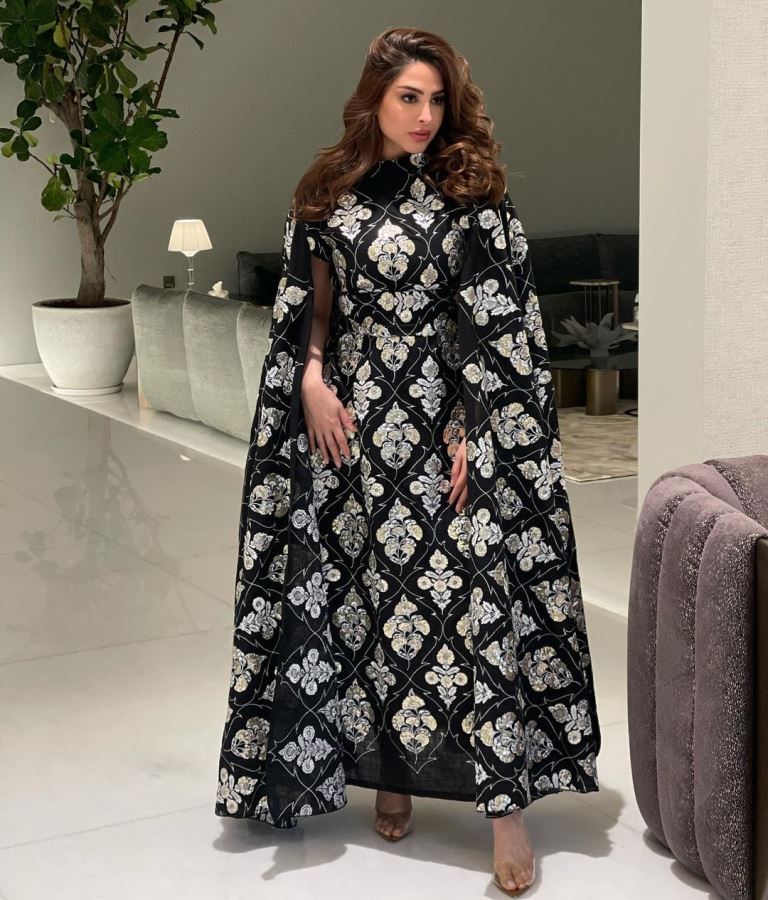 إطلالة شرقية بإمتياز مع لمسة عصرية إختارتها فوز الفهد