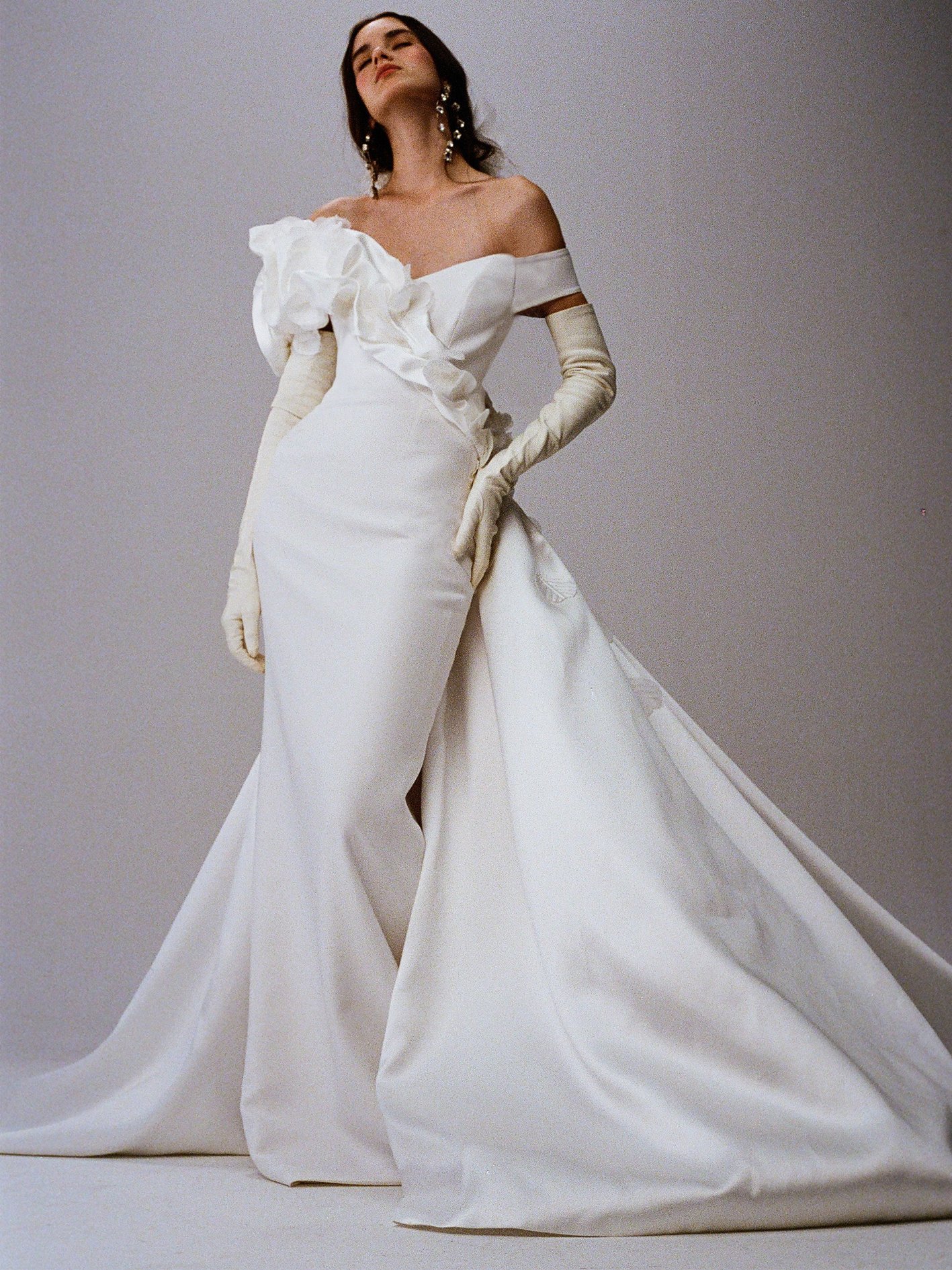 إطلالة عروس راقية توقيع جورج شقرا