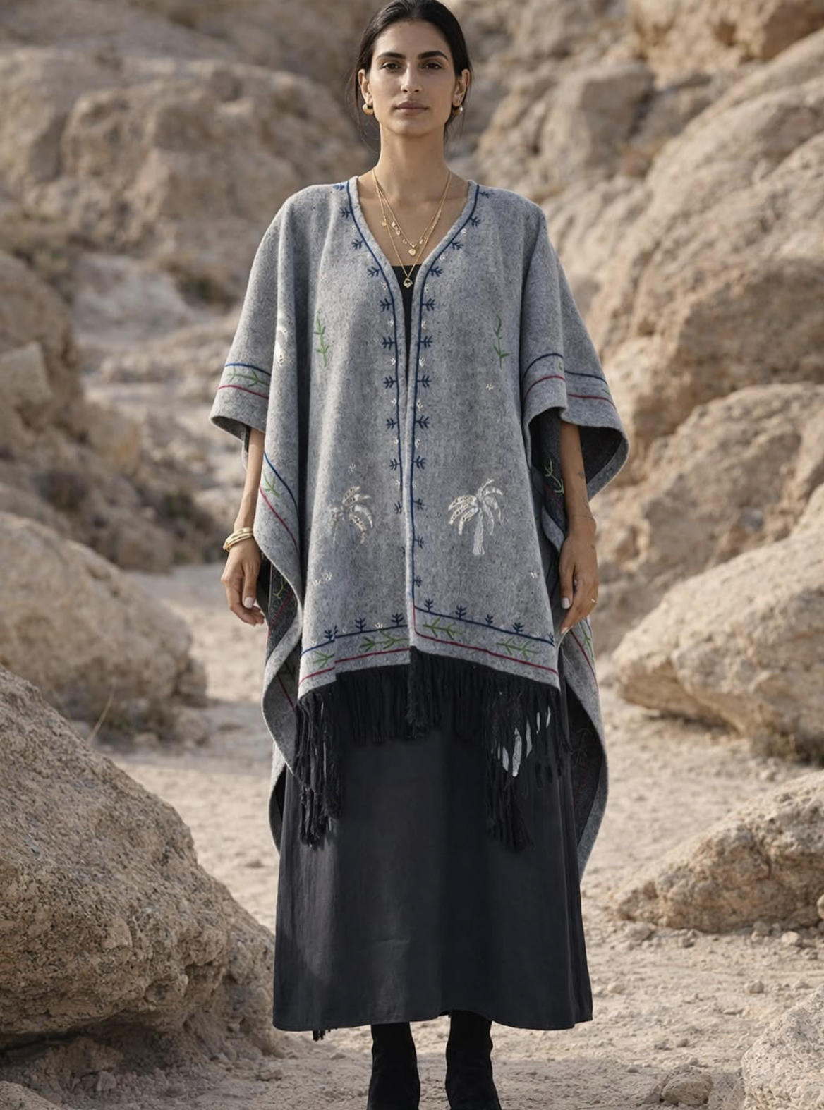 إطلالة عصرية للعباءة والقفطان من Moja Majka