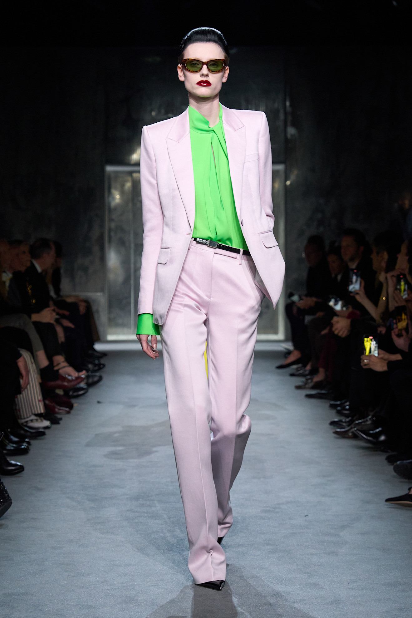 إطلالة قوية من Tom Ford