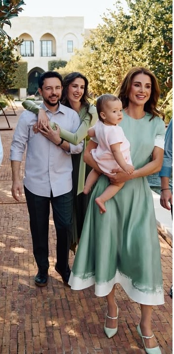 إطلالة متناغمة للأميرة رجوة بطابع أنيق