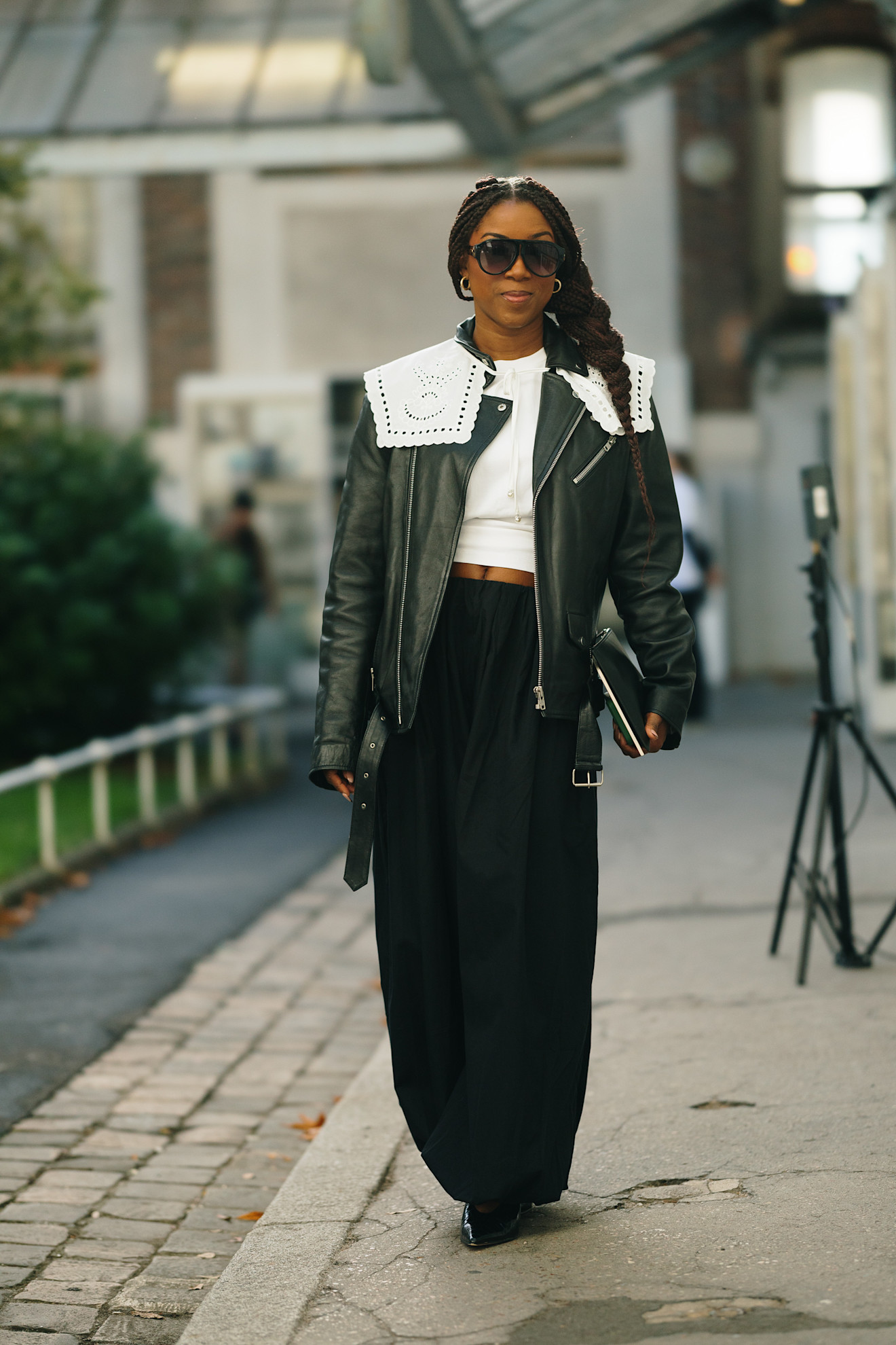 إطلالة متوازنة من شوارع باريس