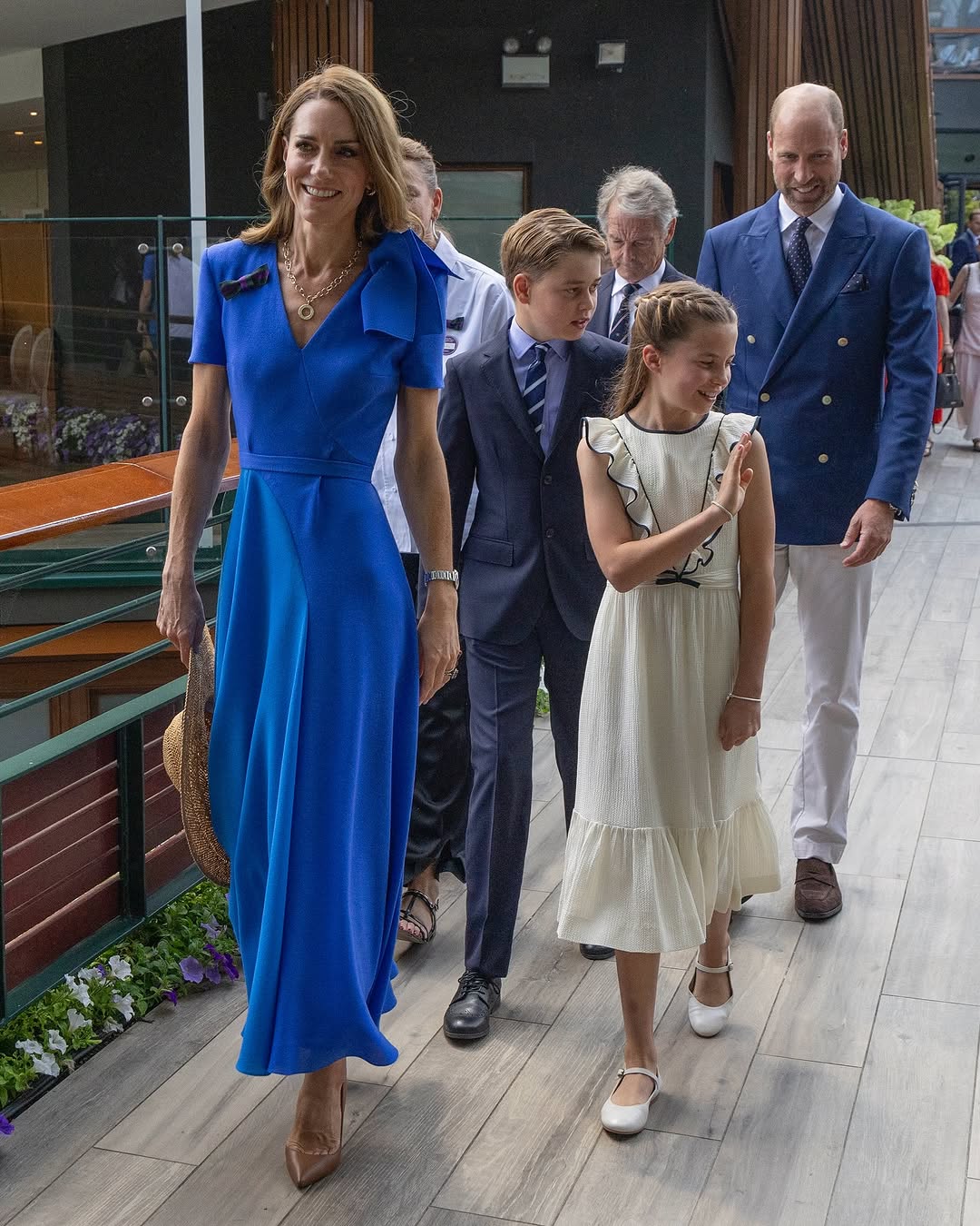 إطلالة ملكية بسيطة لكيت ميدلتون دوقة كامبريدج مع مجوهرات أنيقة