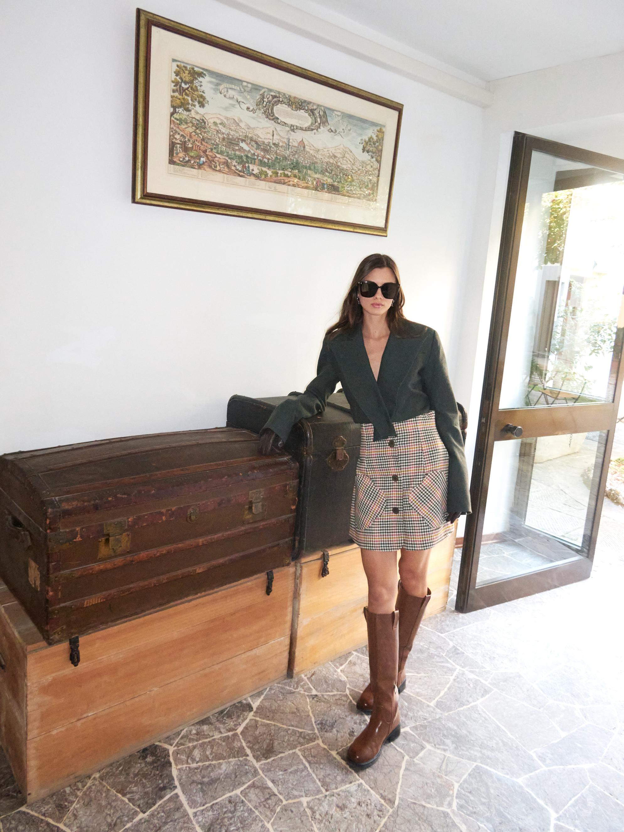 إطلالة من مجموعة “Firenze” لعلامة MAMZI