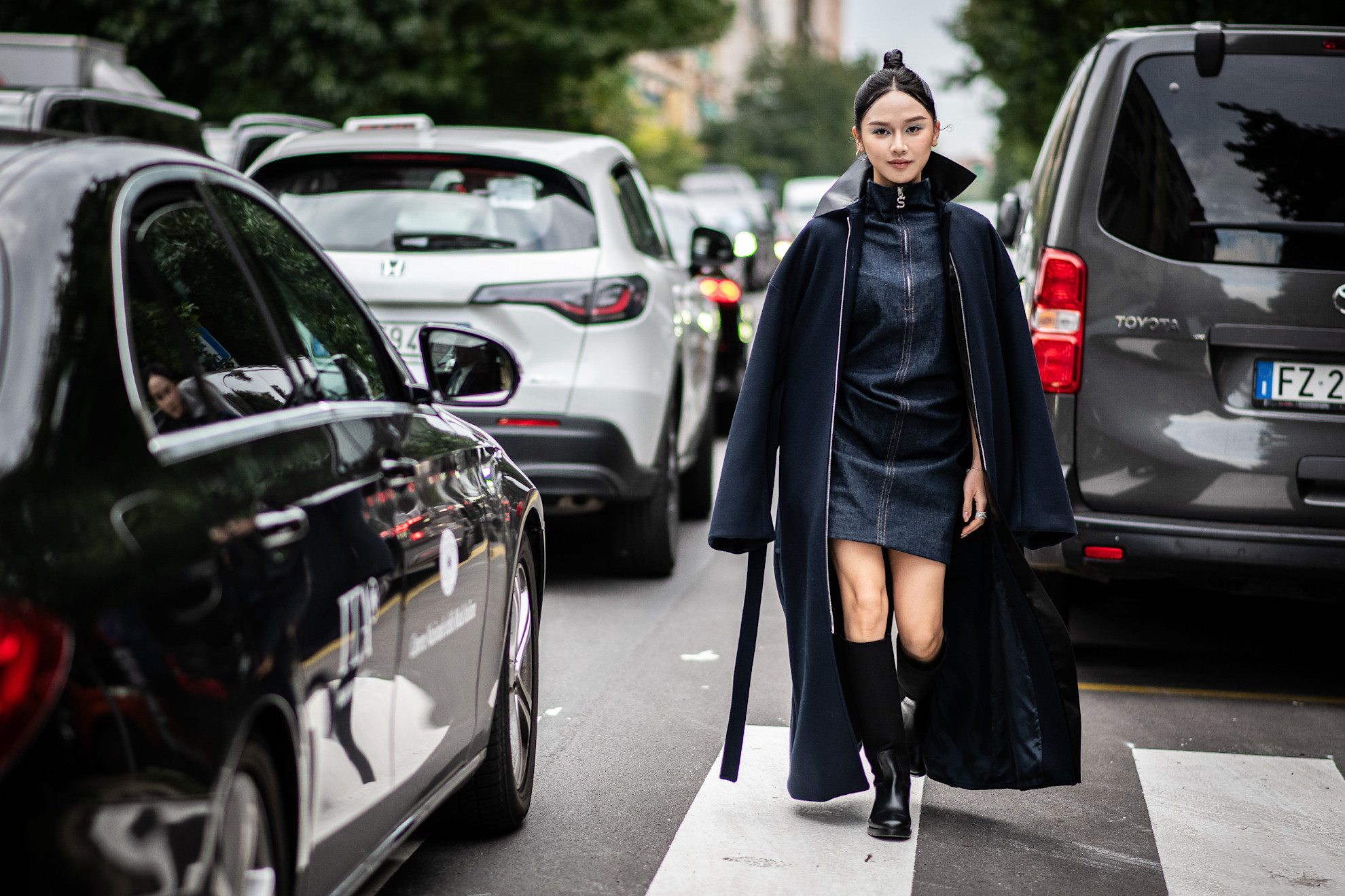 إطلالة مناسبة لقصار القامة من شوارع باريس