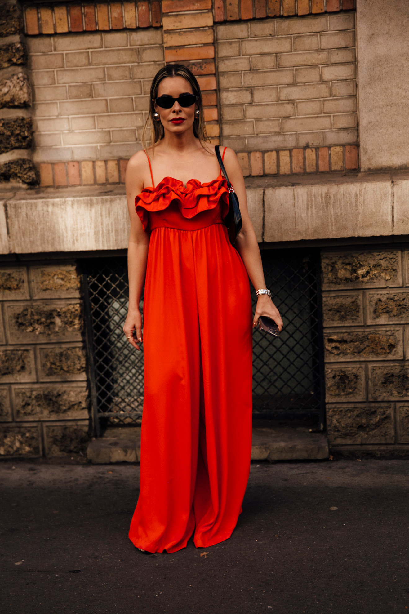 إطلالة مناسبة للمساء من شوارع باريس