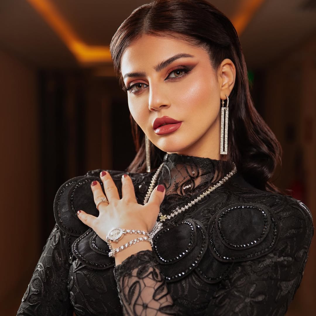 إطلالة نيرمين محسن بجمال المكياج البني