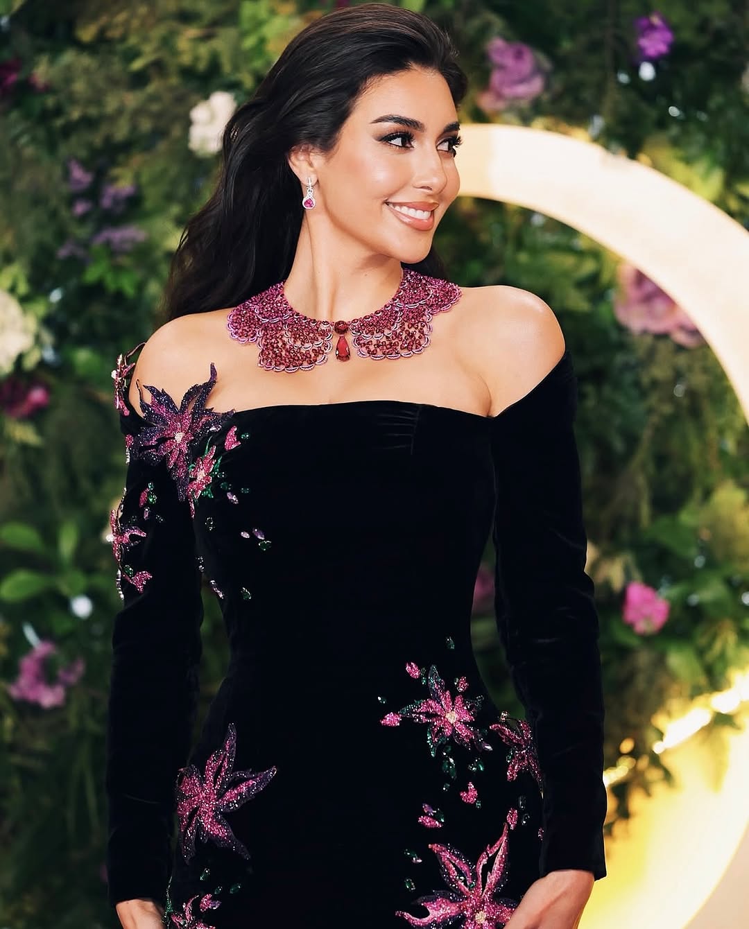 إطلالة ياسمين صبري بمكياج دخاني