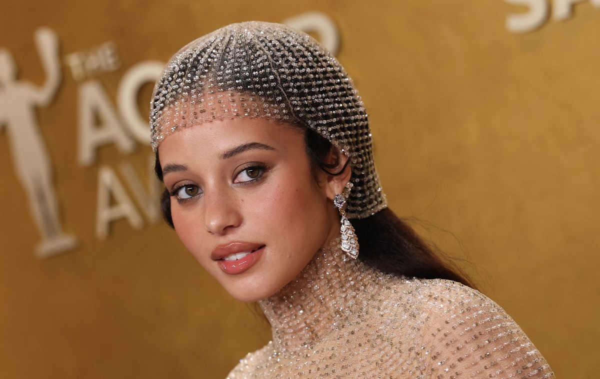 إطلالة Chase Infiniti برسمات المكياج البني