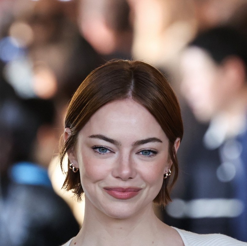 إطلالة Emma Stone بالمكياج البني الفاتح