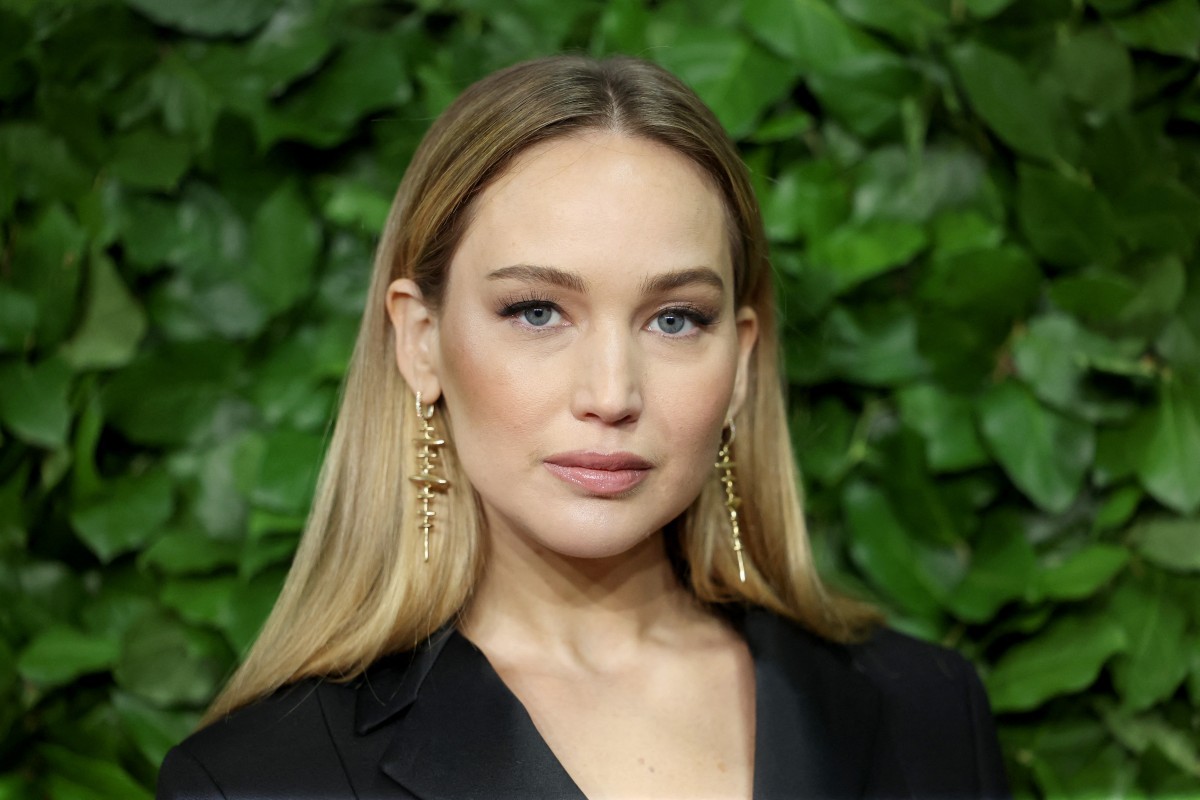 إطلالة Jennifer Lawrence بتسريحات الشعر الطبيعية