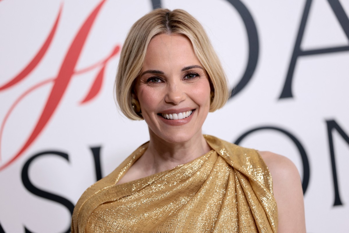 إطلالة Leslie Bibb بتسريحات الشعر الكاريه