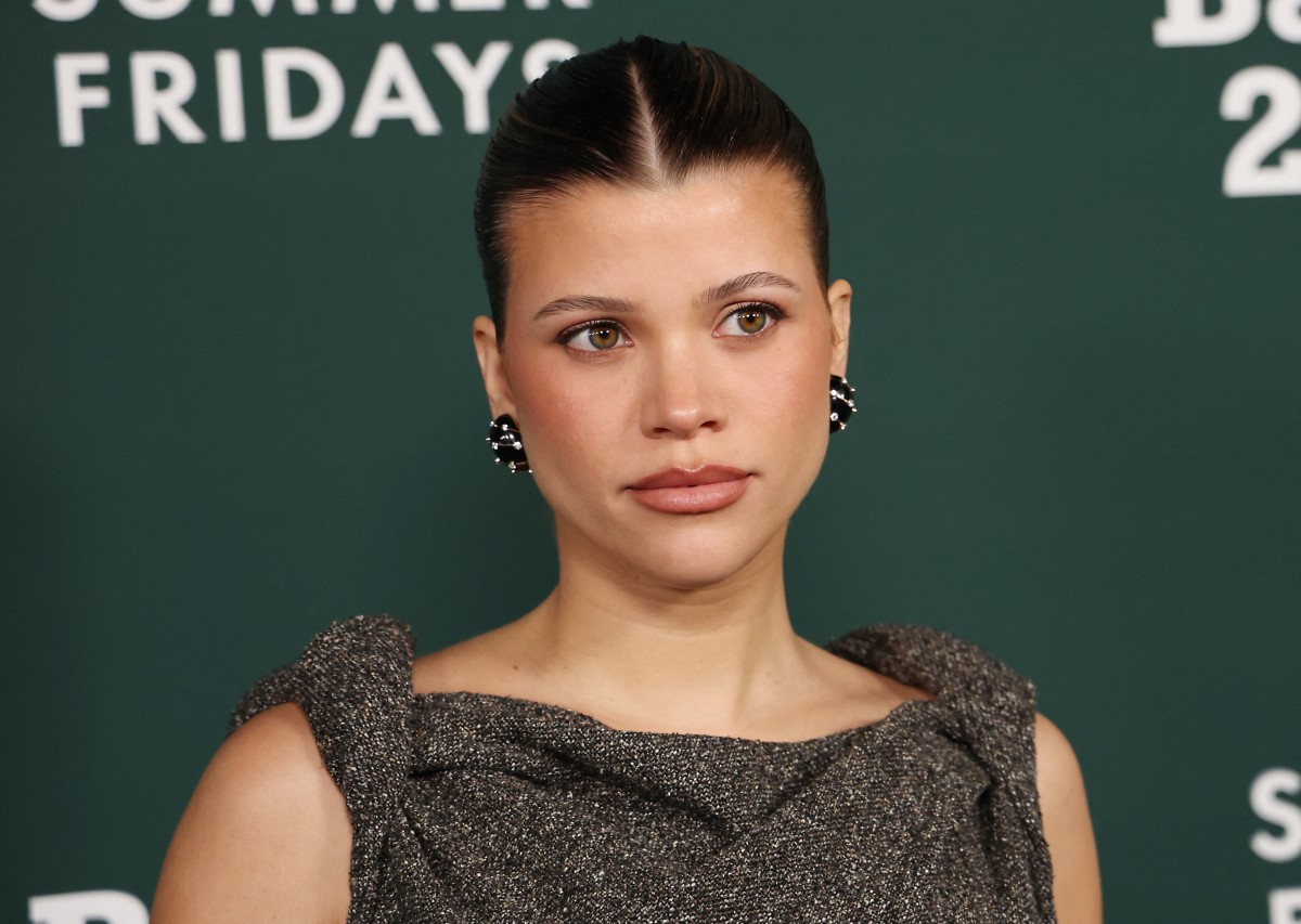 إطلالة Sofia Richie بخطوط الآيلاينر المات