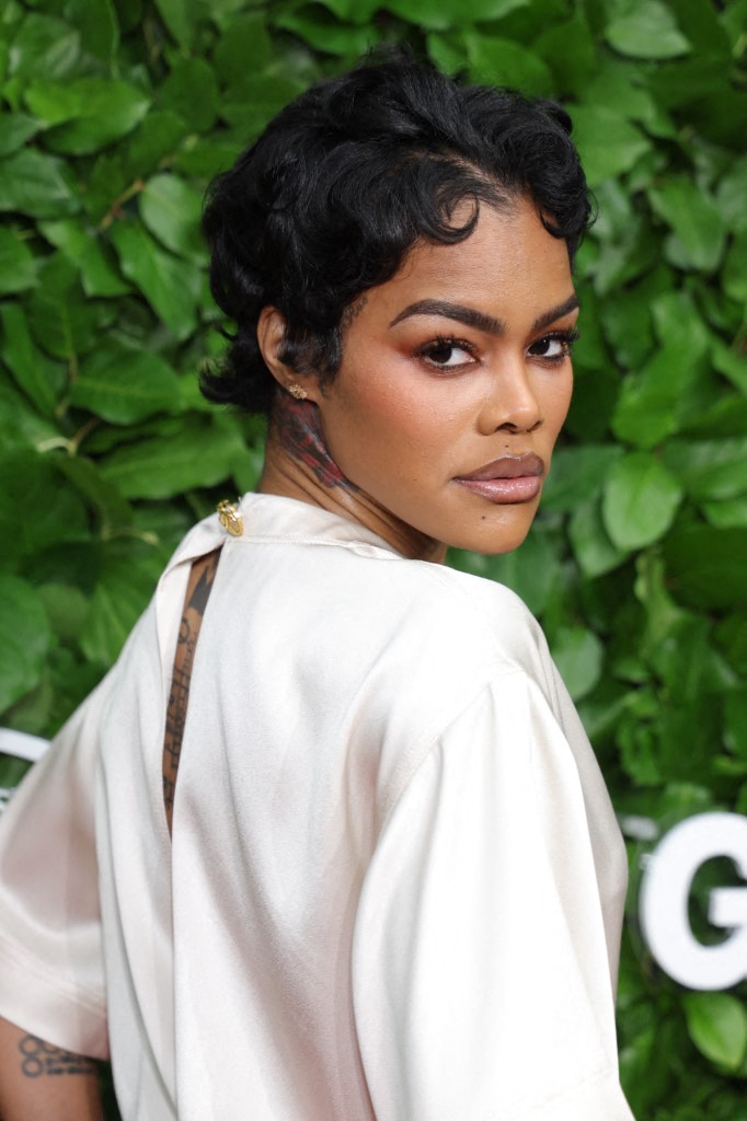 إطلالة Teyana Taylor برسمات المكياج البني الناعم