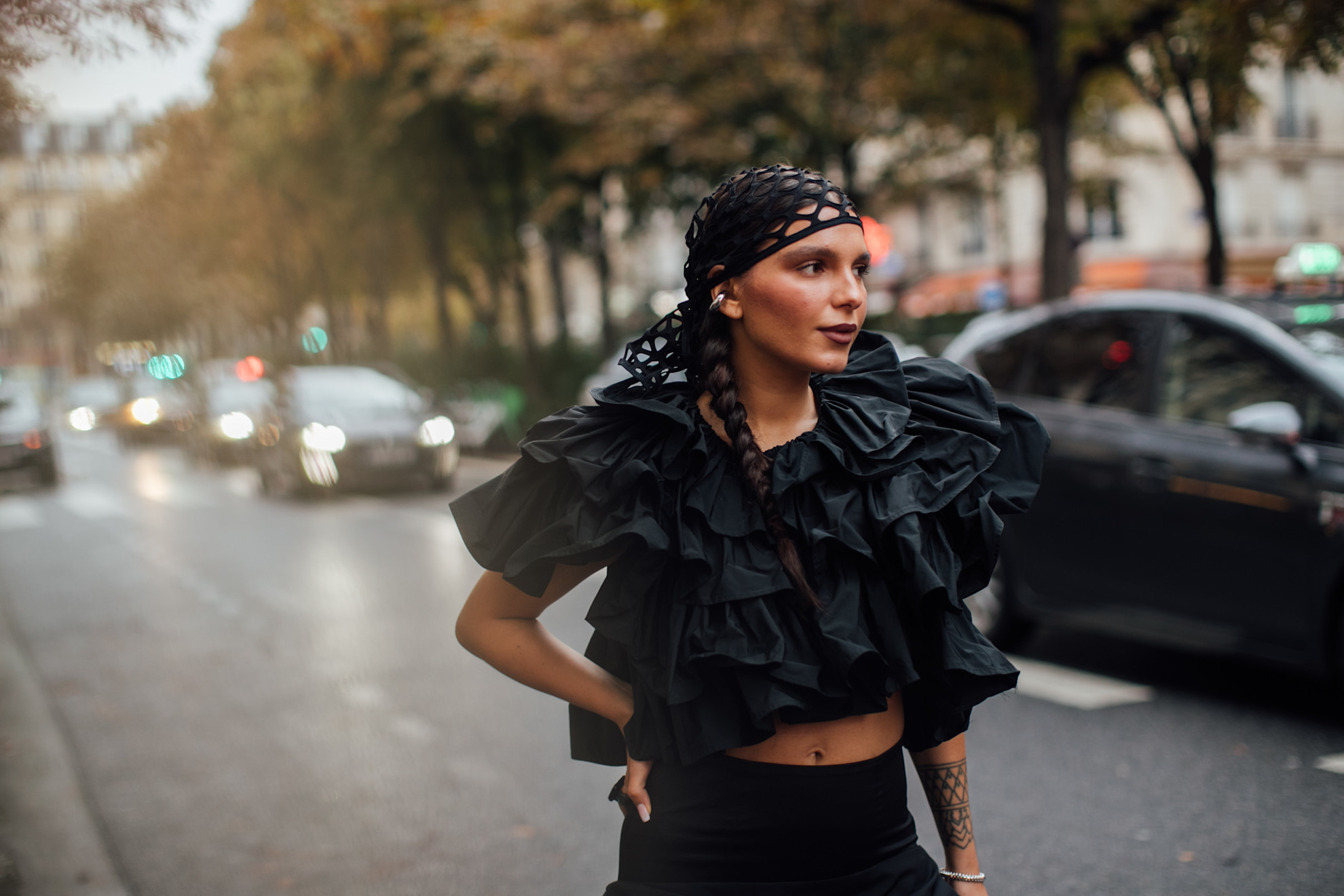 إكسسوار رأس على شكل شبك من شوارع باريس