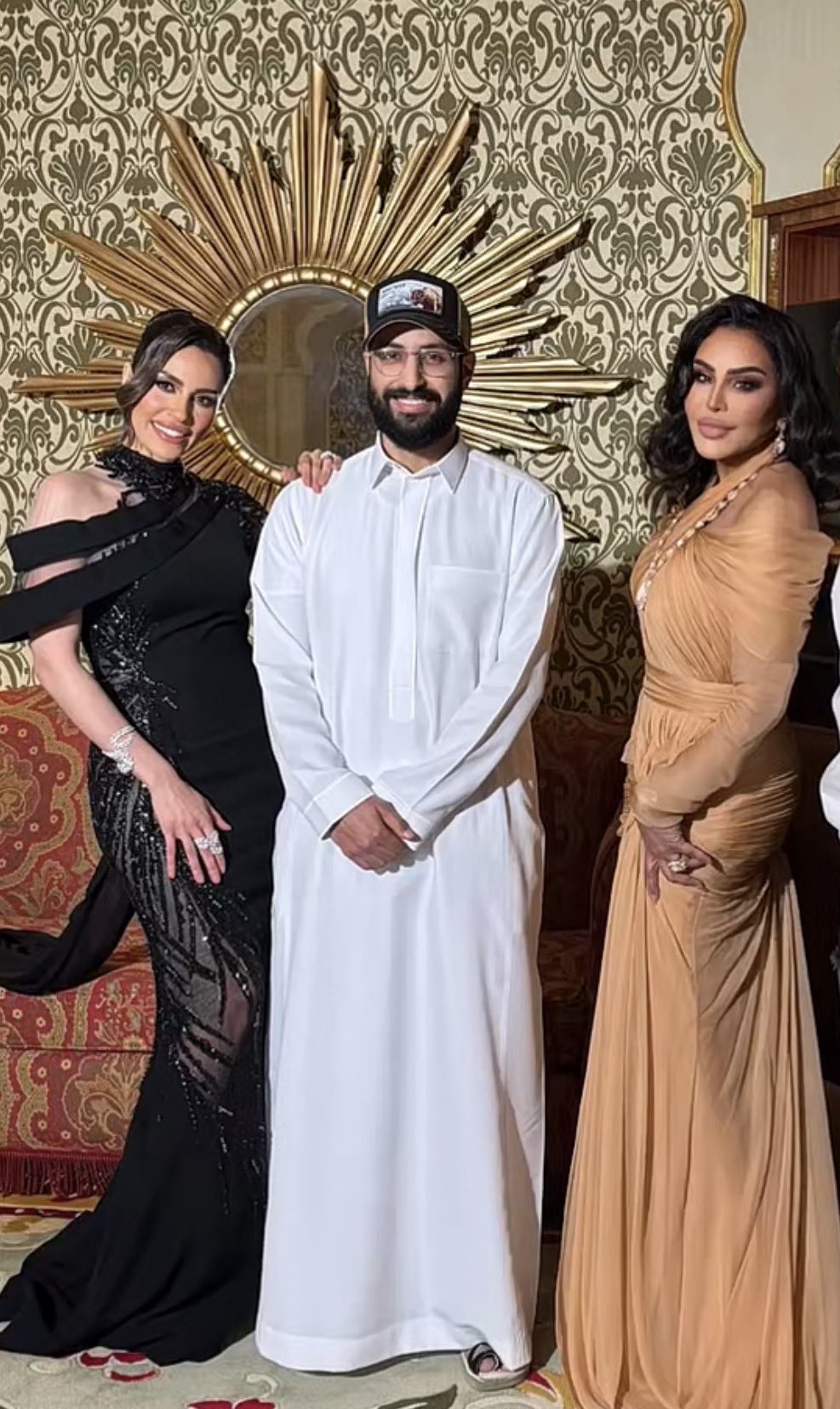 إلهام علي وزوجها خالد صقر وأحلام في زفاف نجل محمد عبده