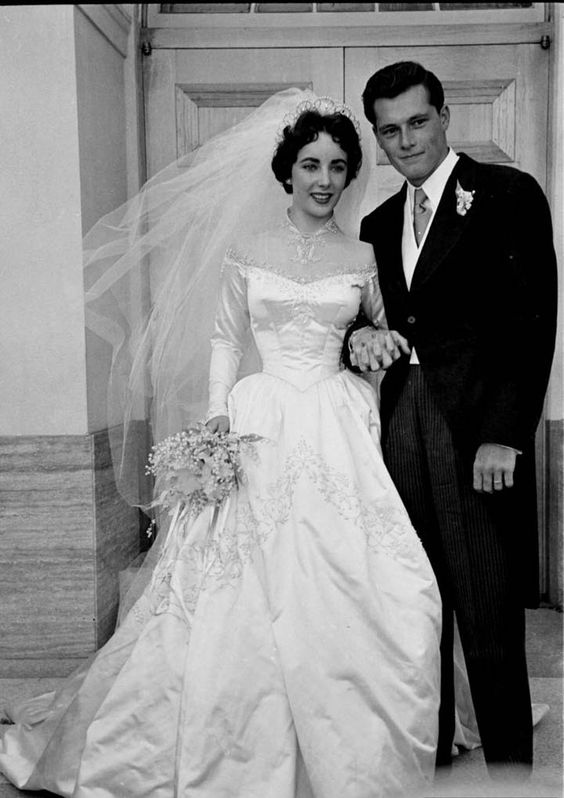 إليزابيث تايلور في يوم زفافها عام 1950 (الصورة من (Pinterest