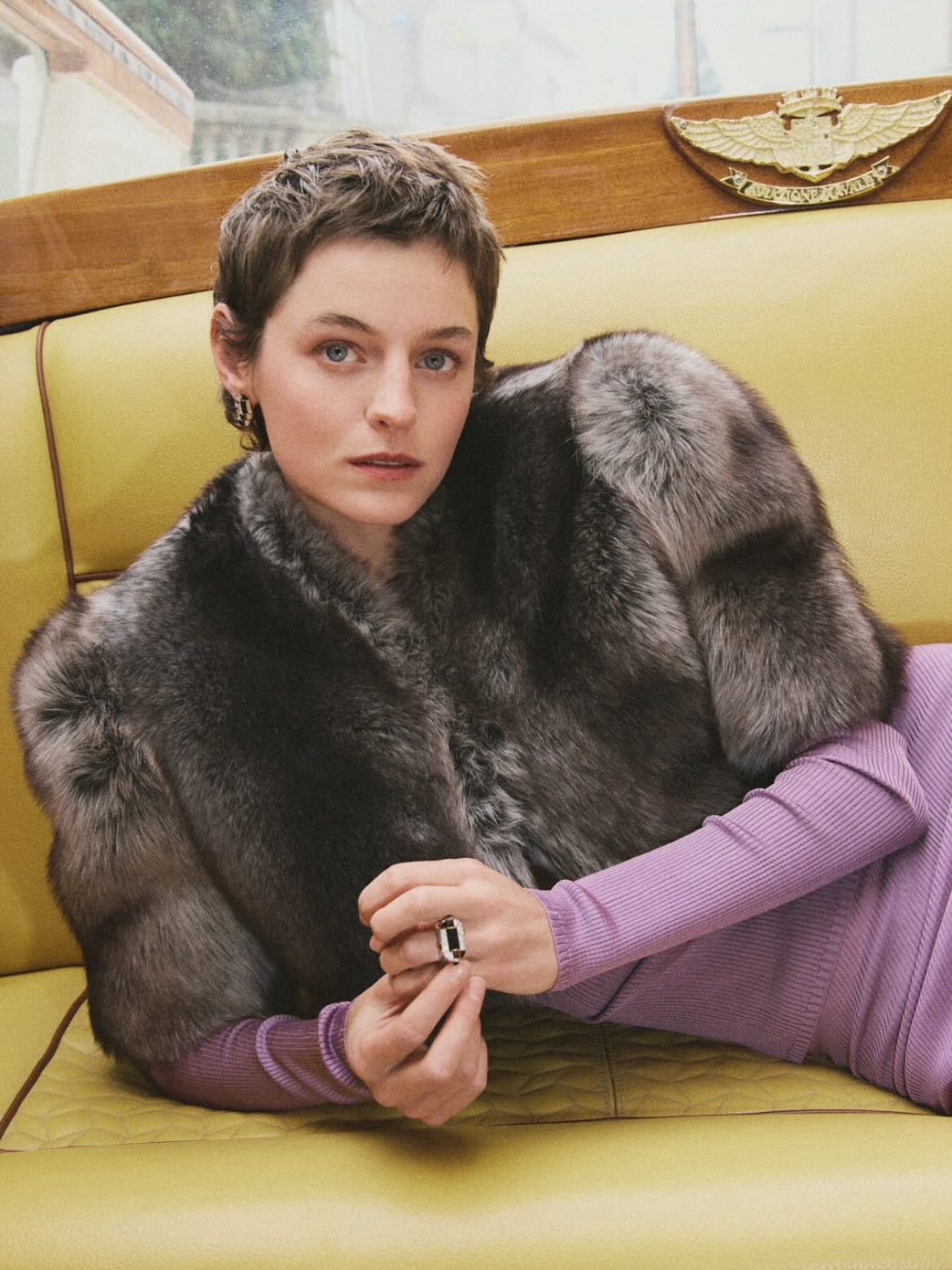 إيما كورين Emma Corrin بقطع جديدة من كارتييه Cartier