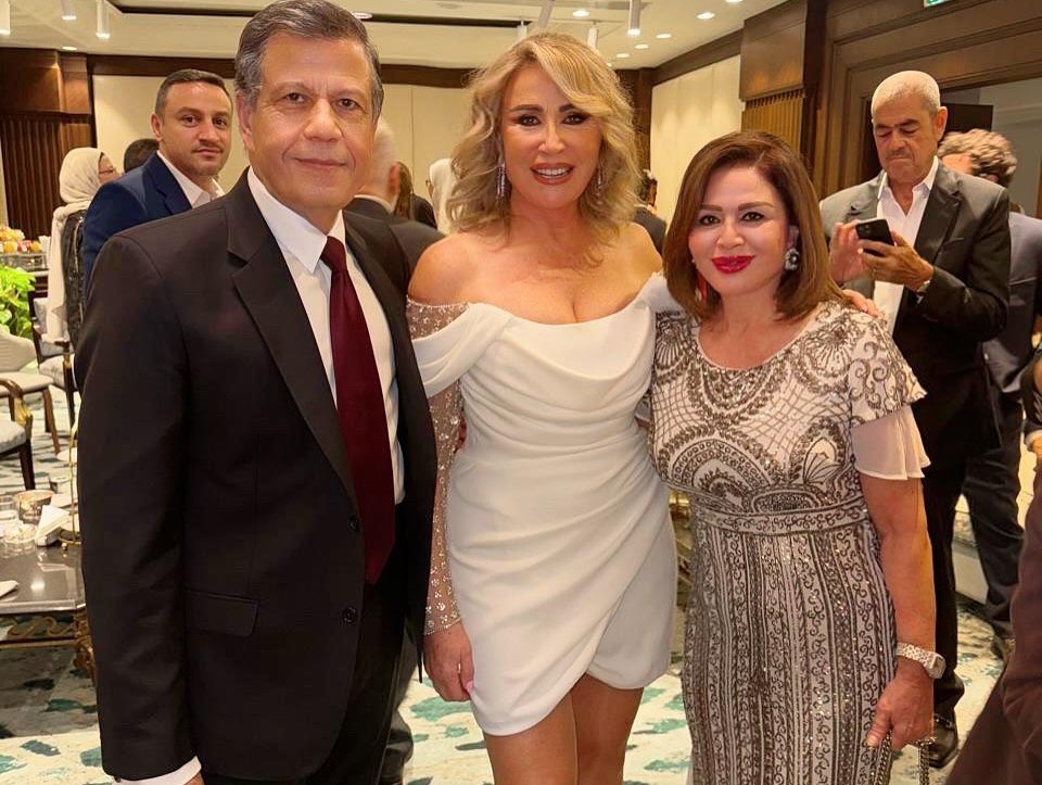 إيناس الدغيدي وزوجها مع إلهام شاهين