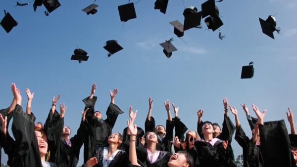 تهنئة تخرج من الجامعة لصديقي