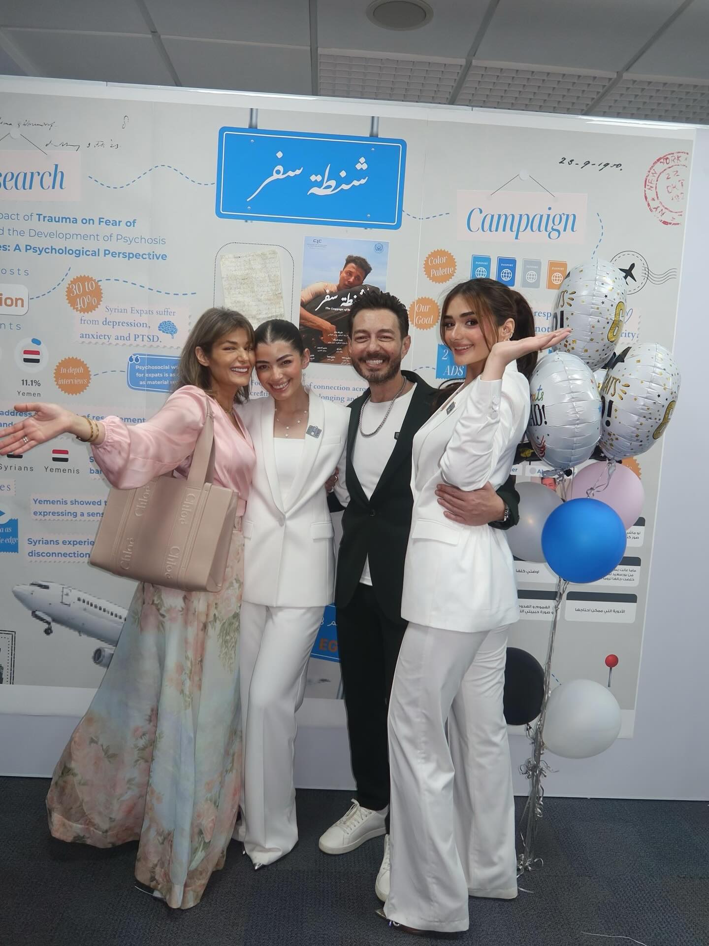 احتفال العائلة بتخرج ليلى وملك أحمد زاهر