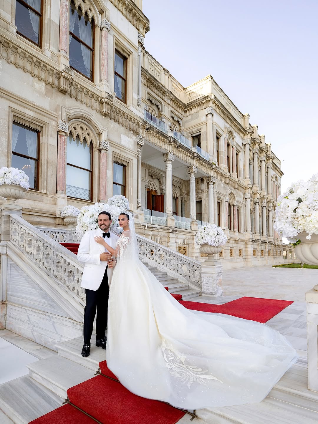 احتفلت كيناز حكيم بزفافها في اسطنبول