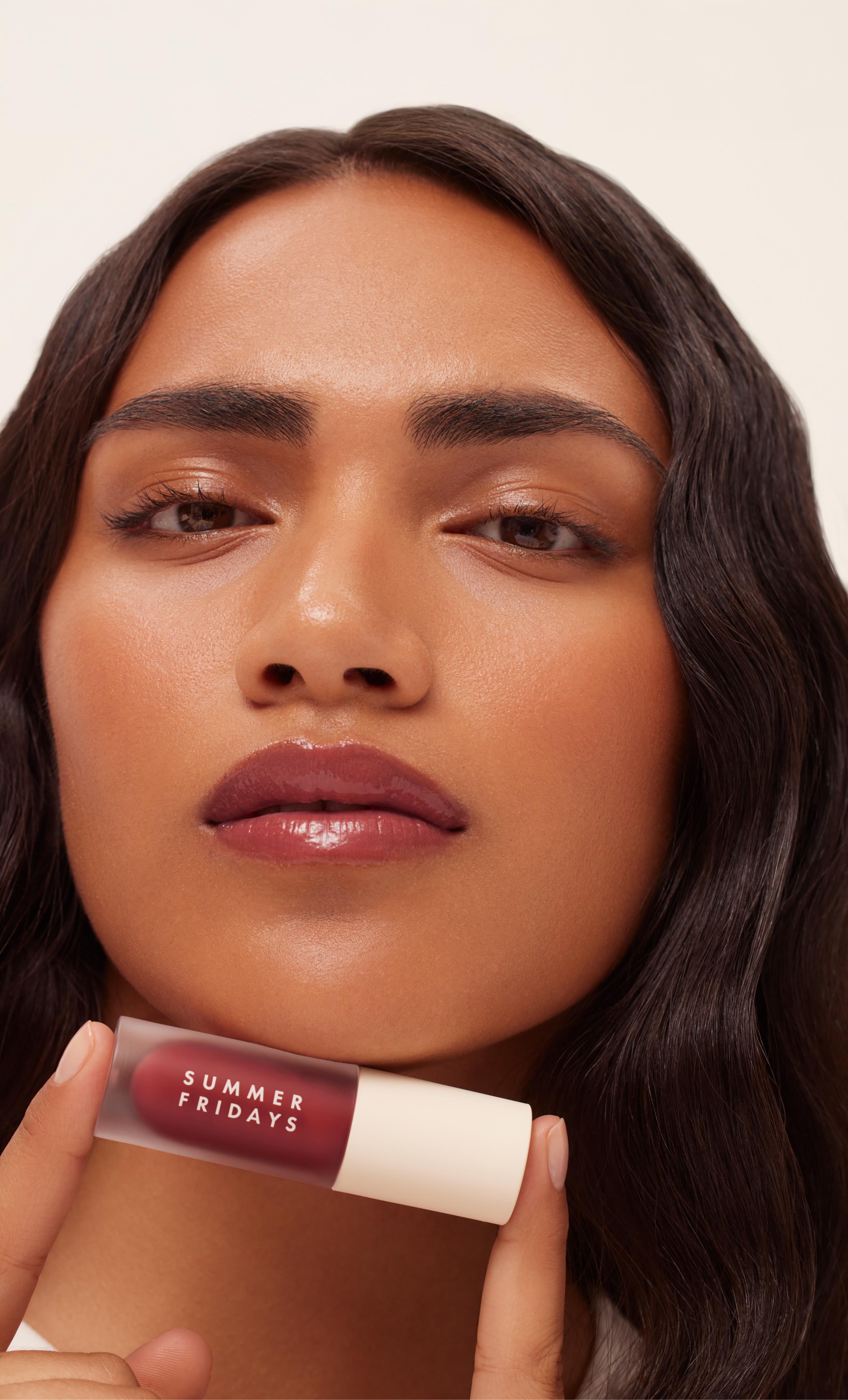اختاري مستحضر Dream lip Oil  دریم لیب أویل  درجة لون  ميدنايت بیري  لون توتي  غامق بارد لإطلالة فهمة وراقية في عيد الحب