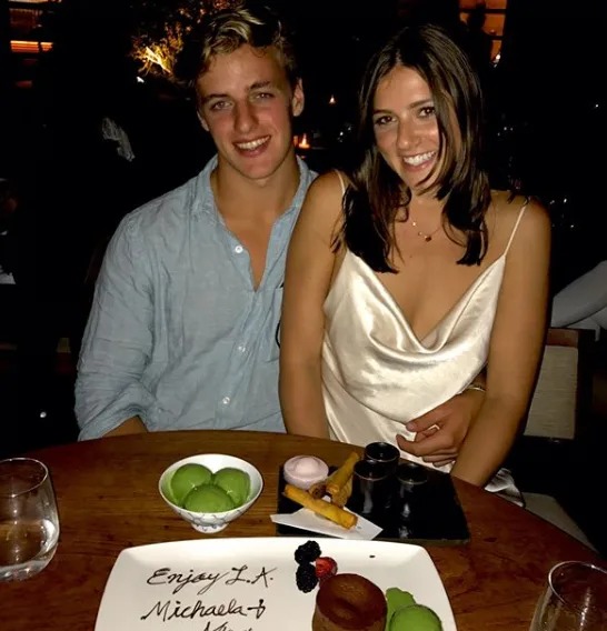 ارتبط ألكسندر عاطفياً بـ ميكايلا كينيدي-كومو