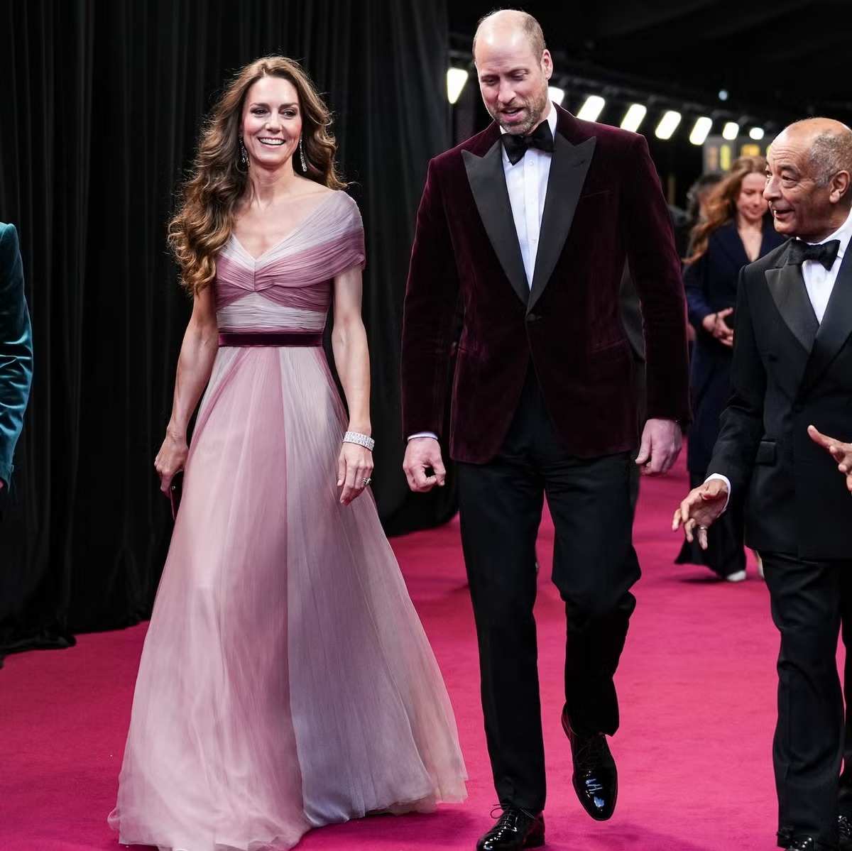 ارتدت أميرة ويلز في حفل "بافتا" الأخير فستانا بلونين من "غوتشي" Gucci