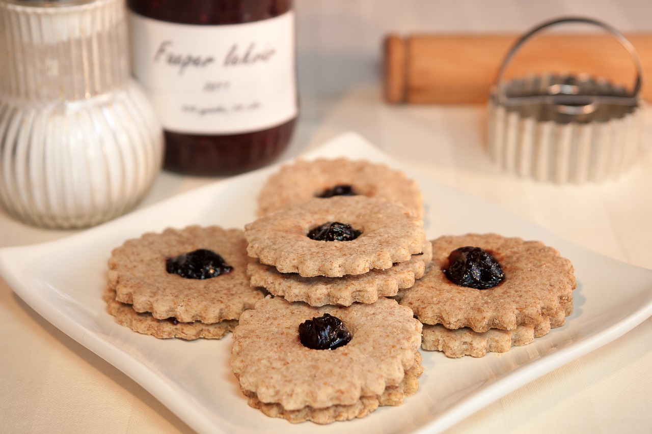 استبعاد الأطعمة عالية السعرات مثل الحلويات وسيلة لخفض الكربوهيدرات وإنقاص الوزن تلقائيًا